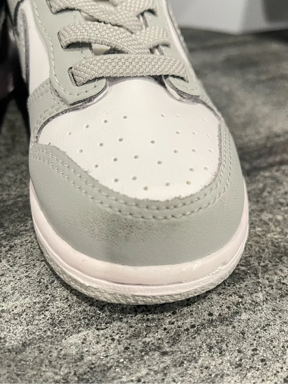 Nike Kids Low-Top Sneakers in Light Gray and White 9C